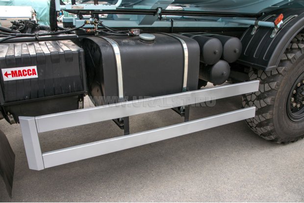 Топливный бак. Боковая защита