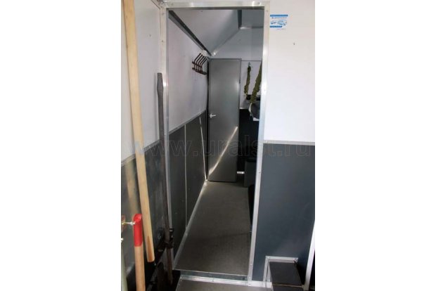 Вход в отсек для отдыха