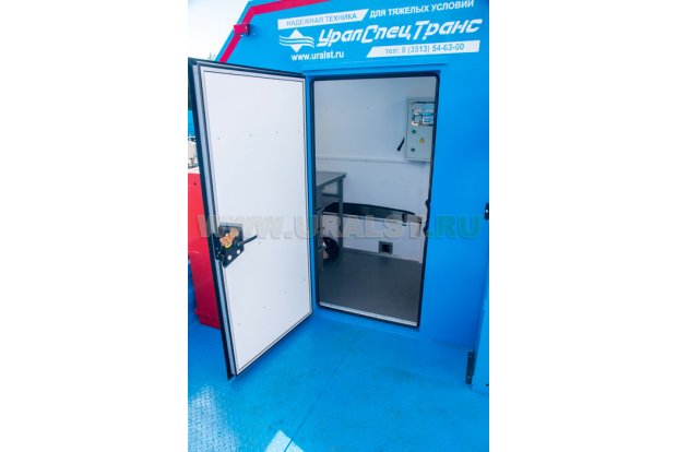 Вход в ремонтный отсек через грузовую платформу