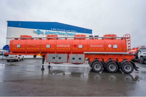 Полуприцеп цистерна для ГСМ (бензовозы) рамные ППЦ 40П-32Л-4 УСТ 9465 5 мм ССУ 1500