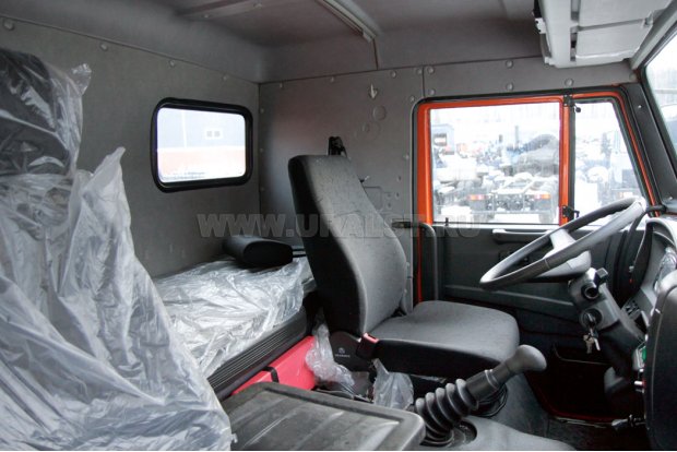 Спальное место в кабине водителя