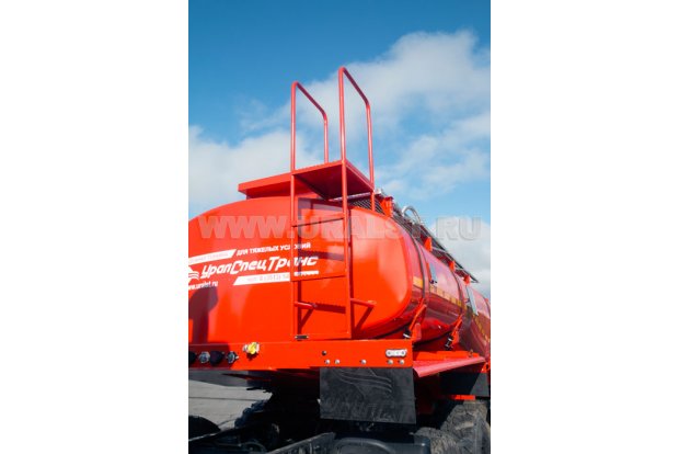 Лестница на площадку обслуживания цистерны