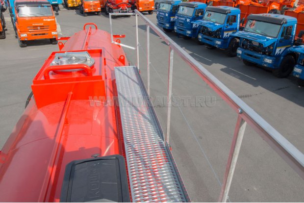 Складной поручень