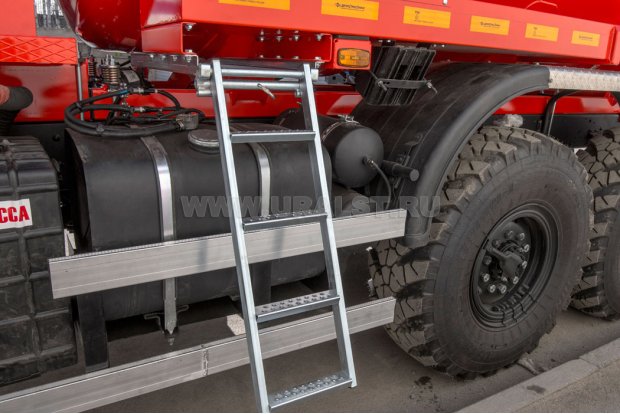 Выдвижная лестница