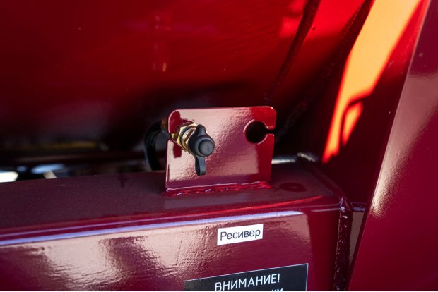 Штуцер подкачки колес