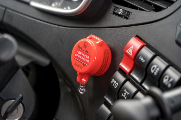 Кнопка отключения массы в кабине по ДОПОГ