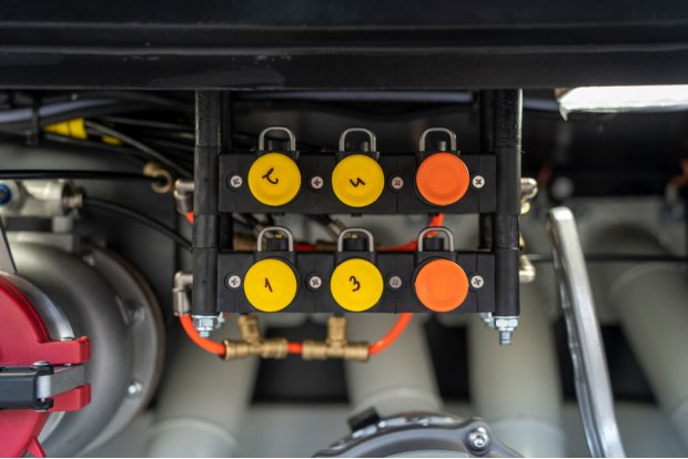 Блок пневмоуправления доными клапанами