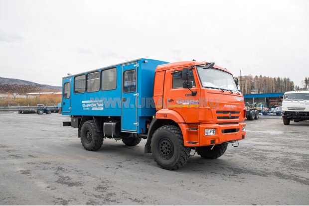 Вариант исполнения вахтового автобуса УСТ-5453 22 места Камаз 43502 со спальным местом и выхлопом вверх и назад (опция)