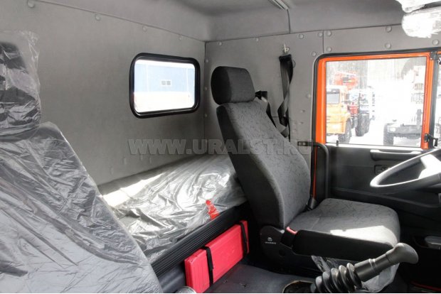 Автобетоносмеситель со спальным местом