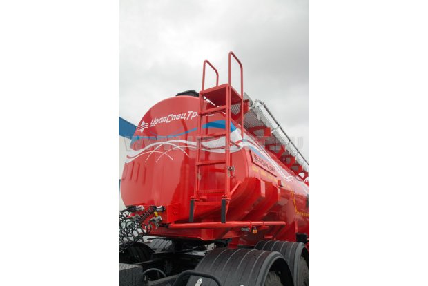 Лестница на площадку обслуживания в рабочем положении