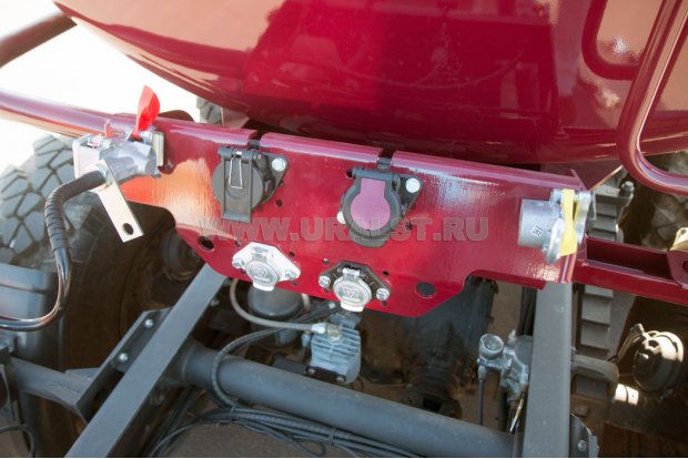 Розетка подключения пневмосистемы тягача