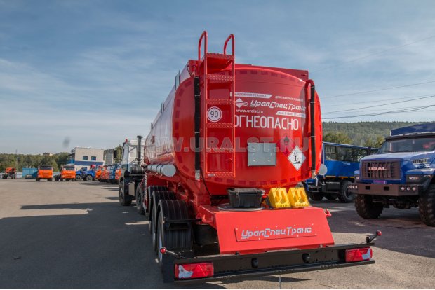 Лестница на площадку обслуживания цистерны