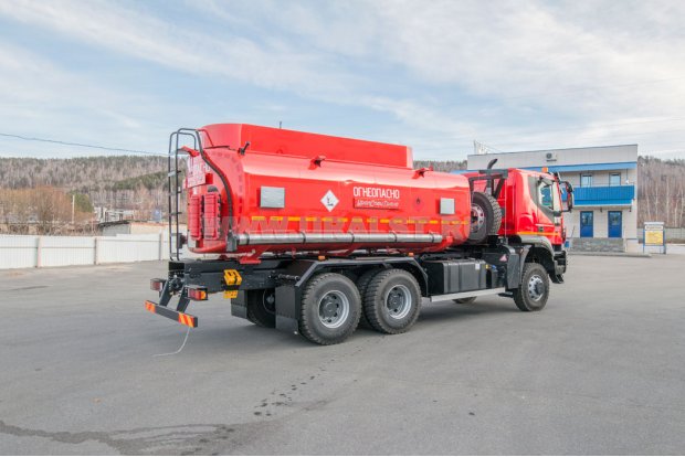 Автоцистерна АЦ 18 НА IVECO TRAKKER AD380T45W 4300 ММ