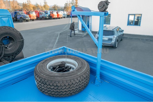 Запасное колесо с укосиной и лебедкой ДЗК