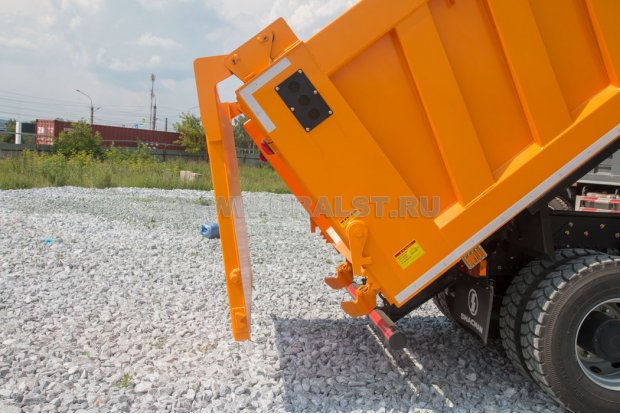 Открывающийся задний борт