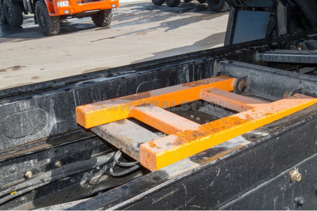 Страховочный упор самосвального кузова