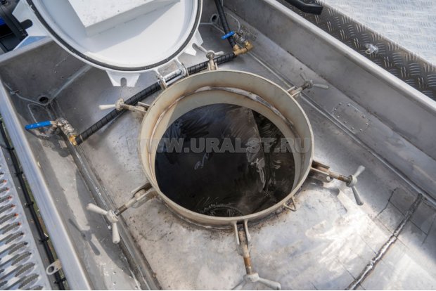 Заливная горловина цистерны