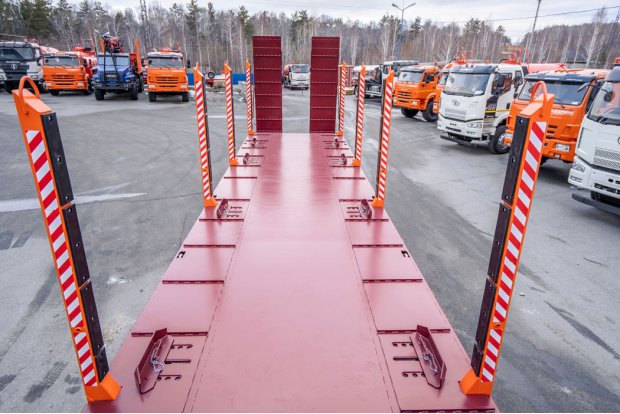 Грузовая платформа полуприцепа