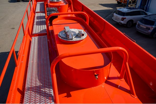 Заливная горловина цистерны