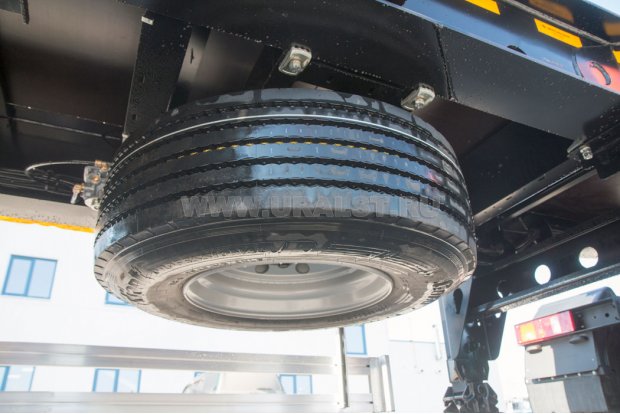 Крепление запасного колеса