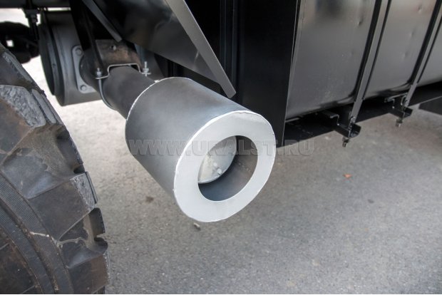 Выхлопная система с искрогасителем