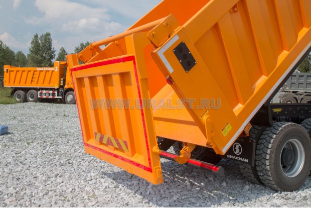 Открывающийся задний борт