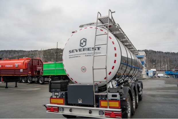 Лестница для подъема на площадку обслуживания