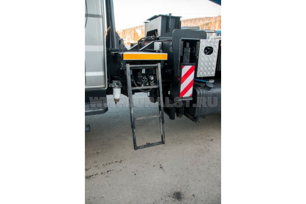 Лестница для подъема на крановую установку