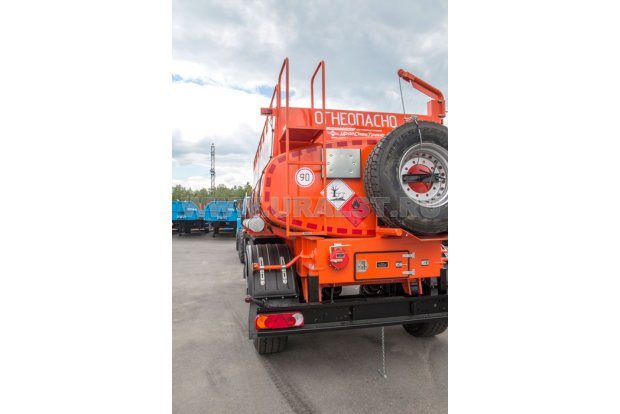 Лестница на площадку обслуживания