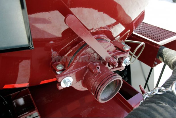 Сливной узел емкости