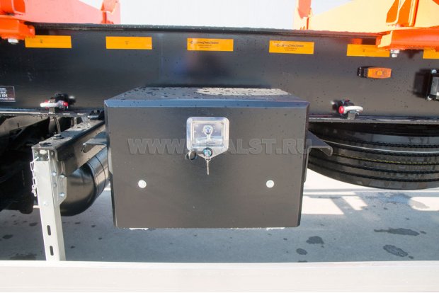 Ящик для инструмента и принадлежностей