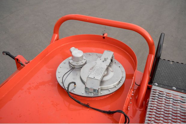 Заливная горловина цистерны