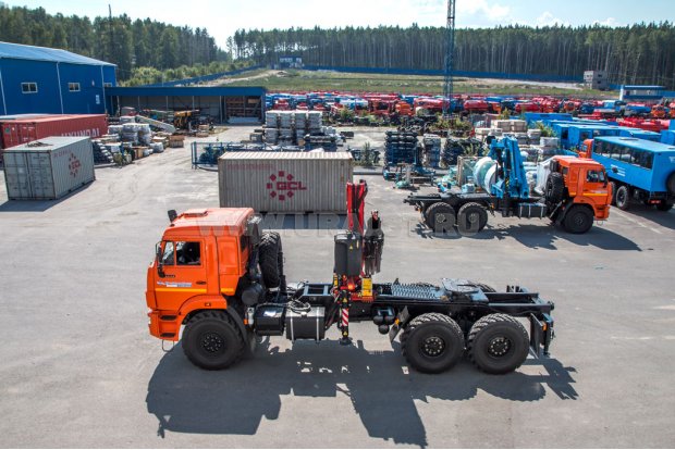 Седельный тягач Камаз с кран-манипулятором