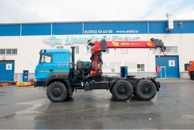 Седельный тягач Урал 5557-80Е5 с краном-манипулятором ИТ-150