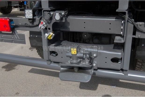 Заднее сцепное устройство