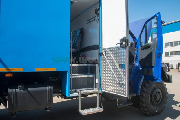 Вход в пассажирский отсек