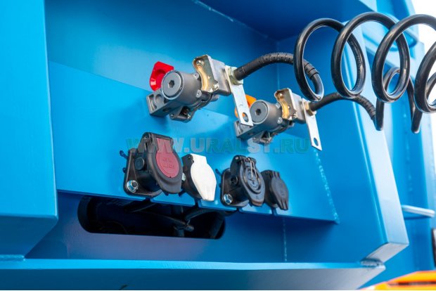 Разъемы пневматичиеской системы и электрической сети