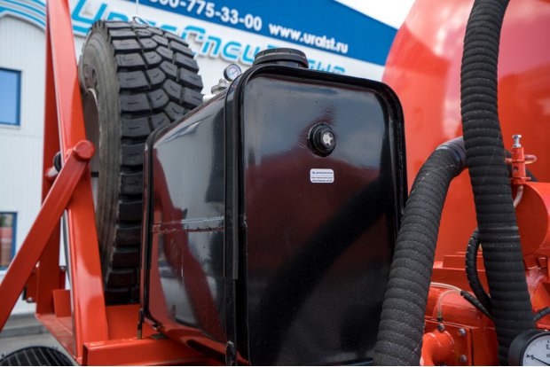 Бак гидросистемы