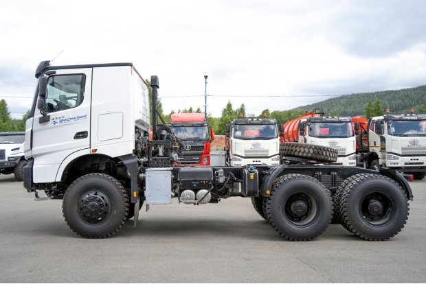 Седельный тягач BEIBEN 3343SA (6х6) КБ 3850 мм, шины 12.00R24, ССУ1540 мм (3.5”)