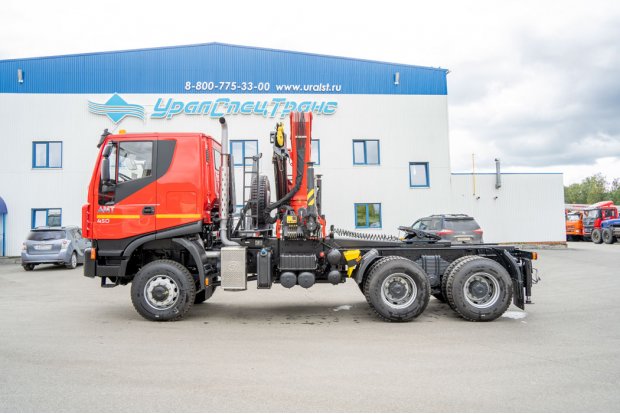 Седельный тягач УСТ 5453 АМТ N.V.632910 (6х6) с КМУ ИМ-320 