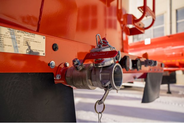 Сливной кран из резервного отсека (колымбак)