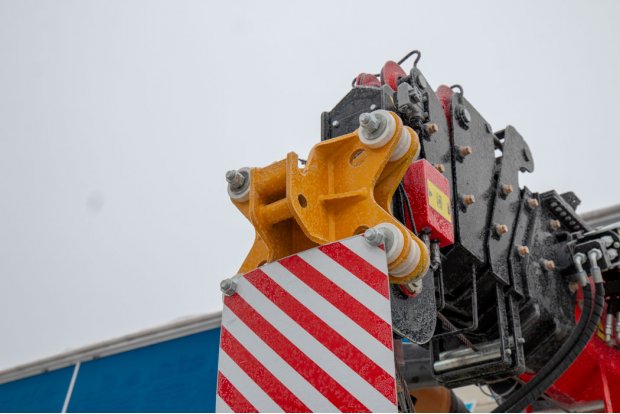 Кронштейн крепления люльки