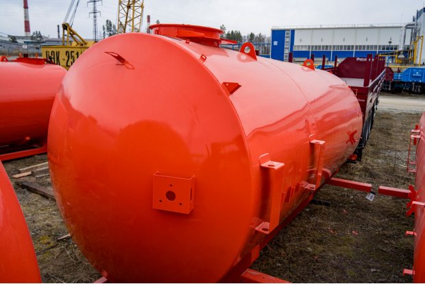 Цистерна с надрамником АКН (МВ) 10Т