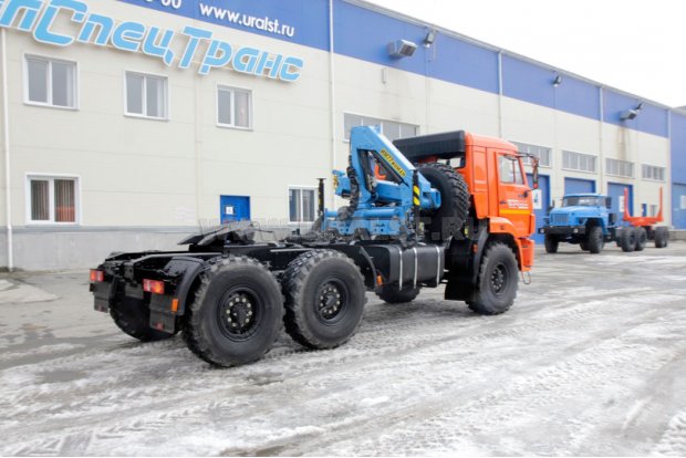 Седельный тягач Камаз с краном-манипулятором