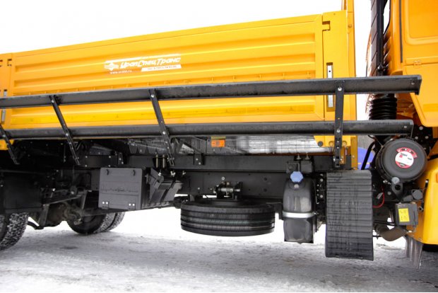 Боковая защита бортового автомобиля Камаз