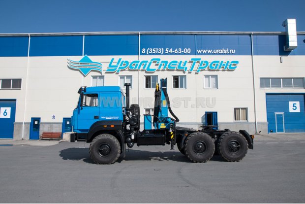 Седельный тягач Урал 44202-3511-82 с КМУ ИМ-150 УСТ-5453