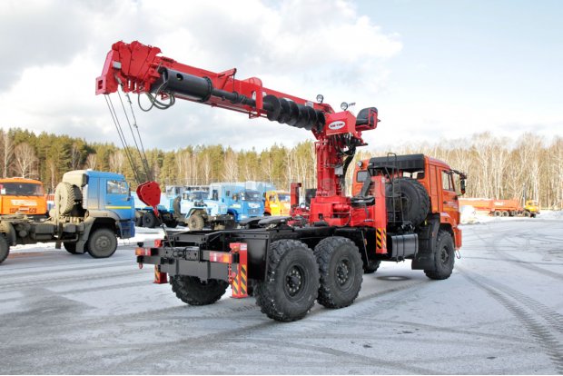 Седельный тягач Камаз с краном манипулятором SamYang HTS 2076