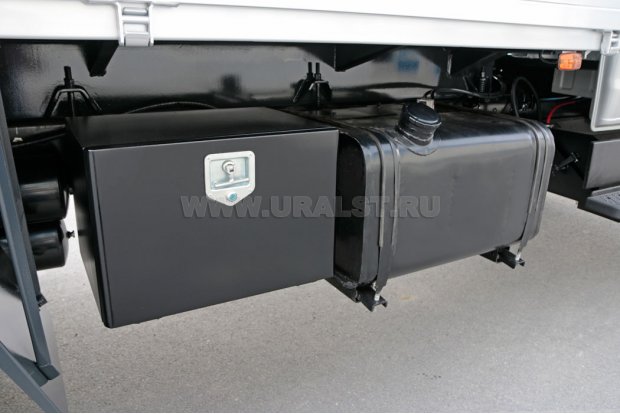 Топливный бак. Ящик ЗИП