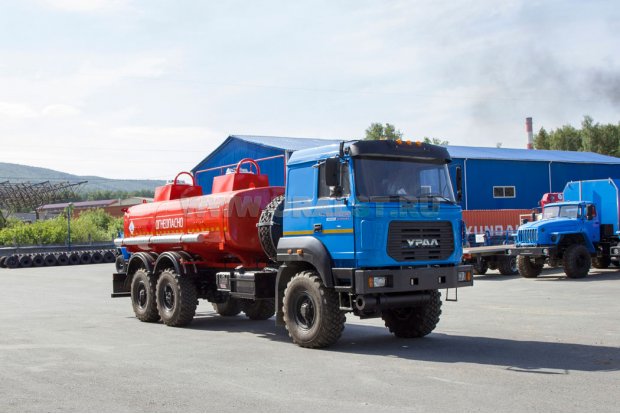 Топливозаправщик Урал АТЗ-12Б-2 УСТ-5453