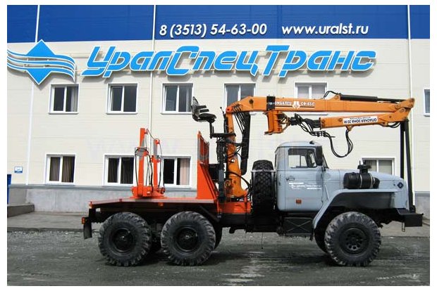 Лесовозный тягач с гидроманипулятором